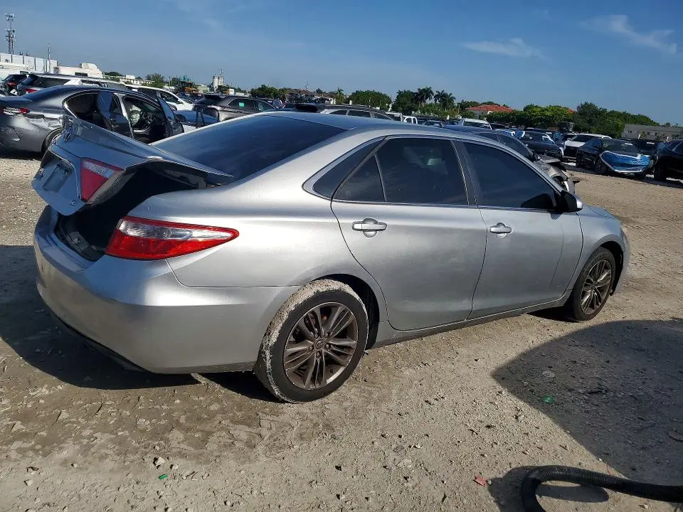 2015 TOYOTA CAMRY SE  