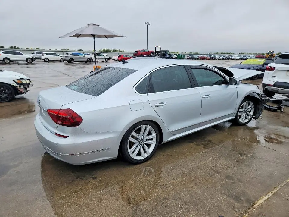 2017 VOLKSWAGEN PASSAT SE  