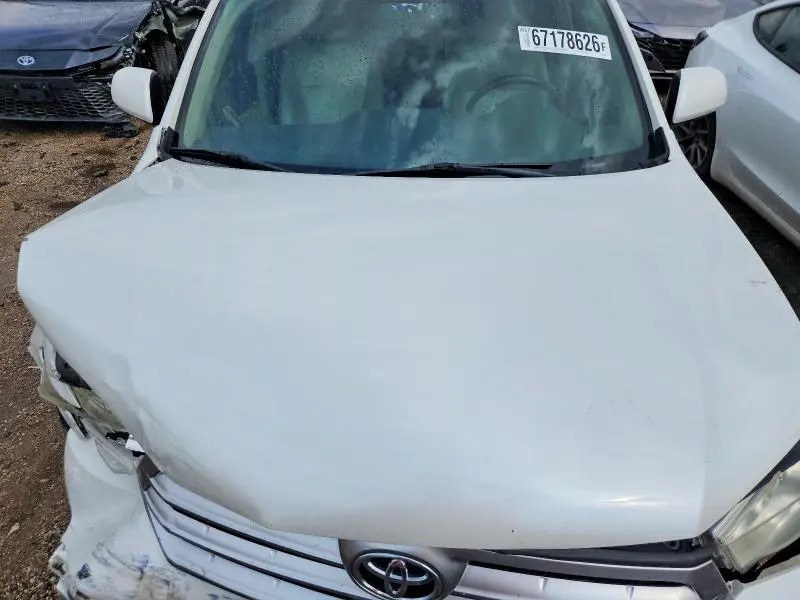 2012 TOYOTA HIGHLANDER SE  