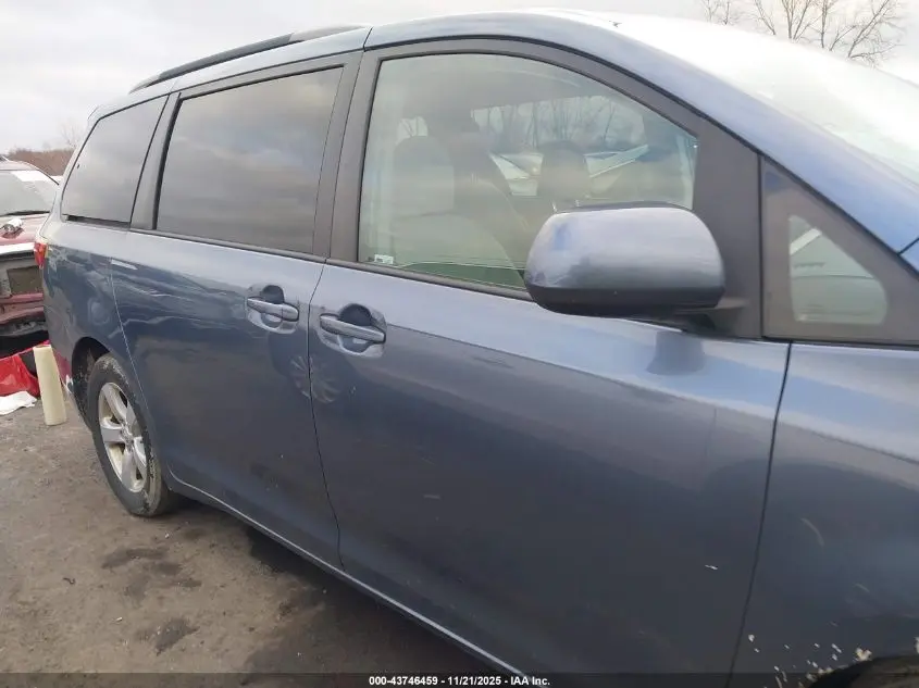2015 TOYOTA SIENNA LE 8 PASSENGER