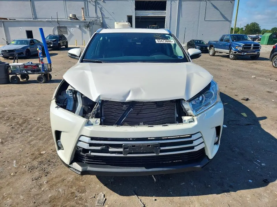 2019 TOYOTA HIGHLANDER XLE  