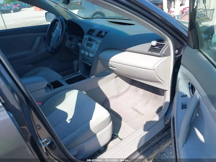 2011 TOYOTA CAMRY LE
