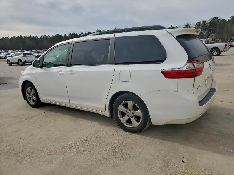 2015 TOYOTA SIENNA LE  