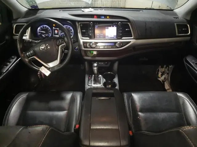 2019 TOYOTA HIGHLANDER SE  