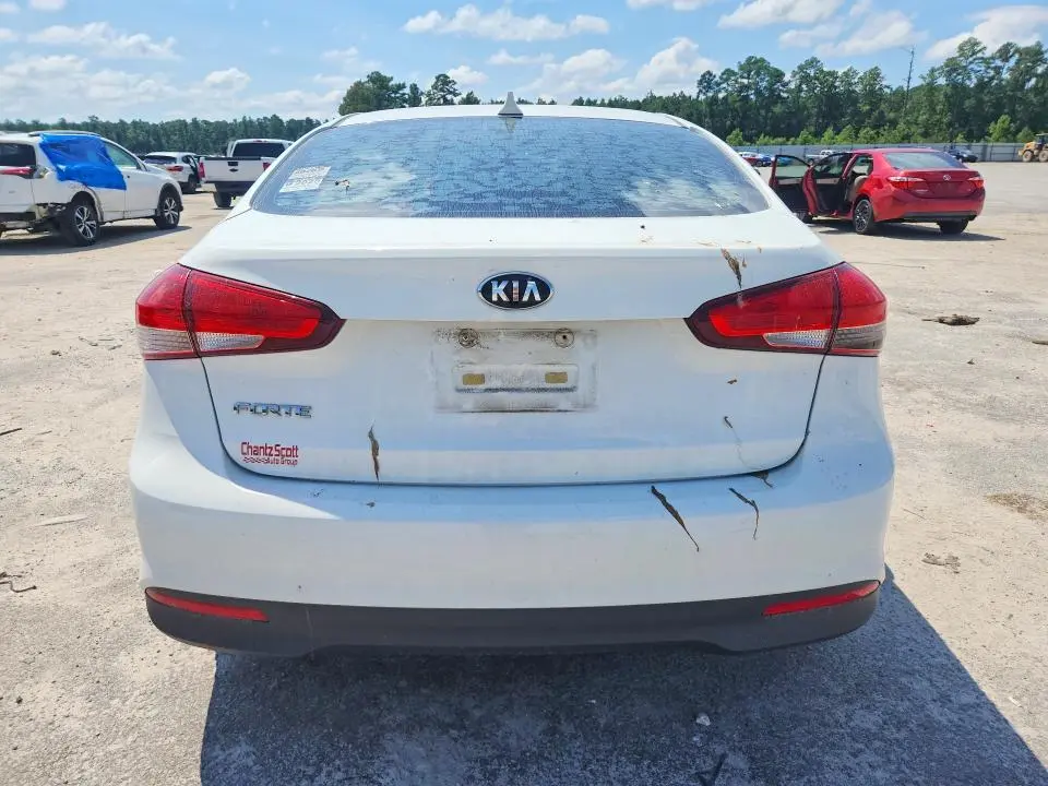 2017 KIA FORTE LX  