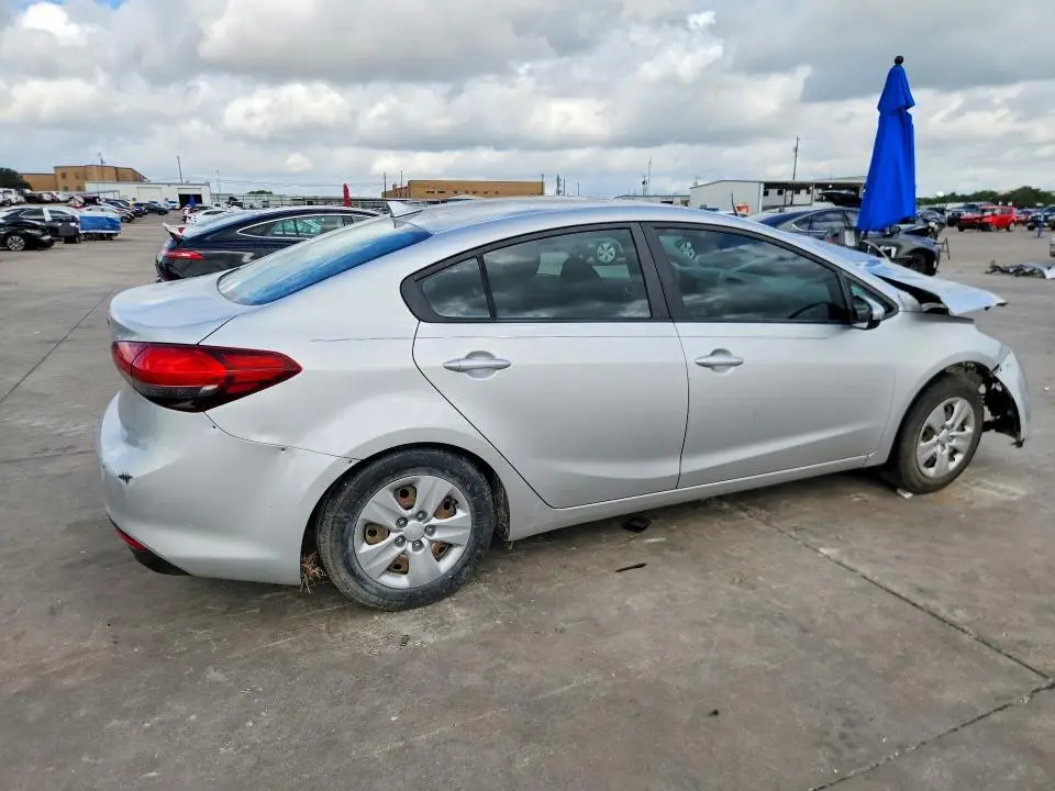 2017 KIA FORTE LX  