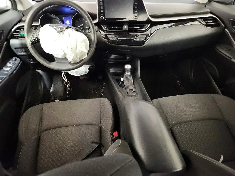 2020 TOYOTA C-HR XLE  