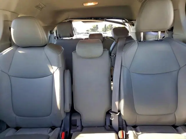 2021 TOYOTA SIENNA XLE 8-PASSENGER  
