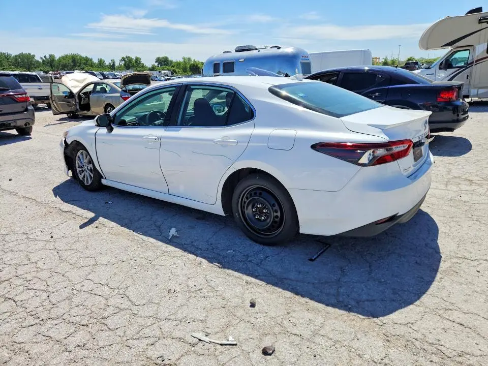 2022 TOYOTA CAMRY LE  
