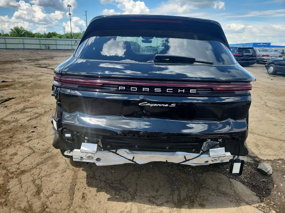 2024 PORSCHE CAYENNE S  