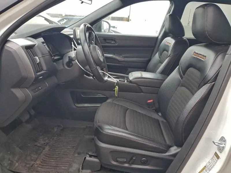 2023 NISSAN PATHFINDER SV  