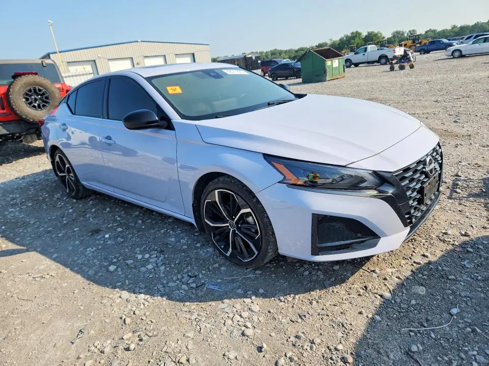 2024 NISSAN ALTIMA SR  
