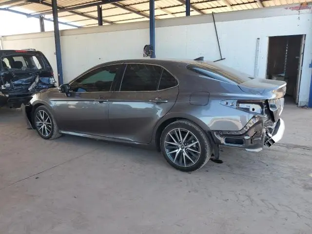 2022 TOYOTA CAMRY XLE  