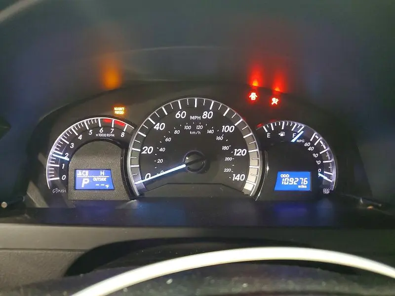 2014 TOYOTA CAMRY SE  