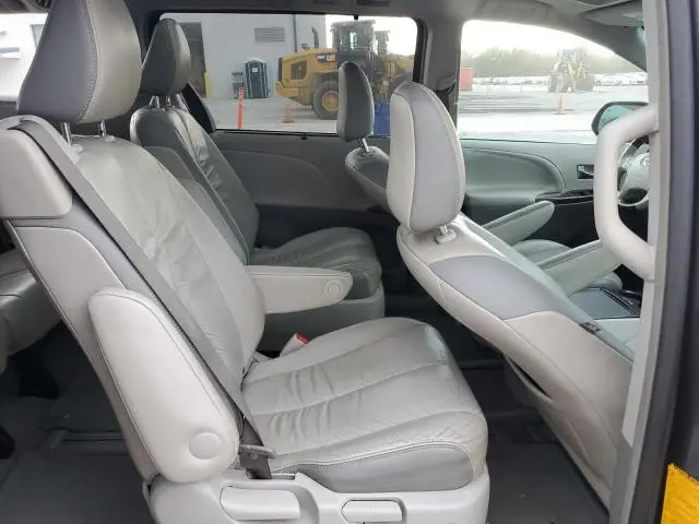 2012 TOYOTA SIENNA XLE  