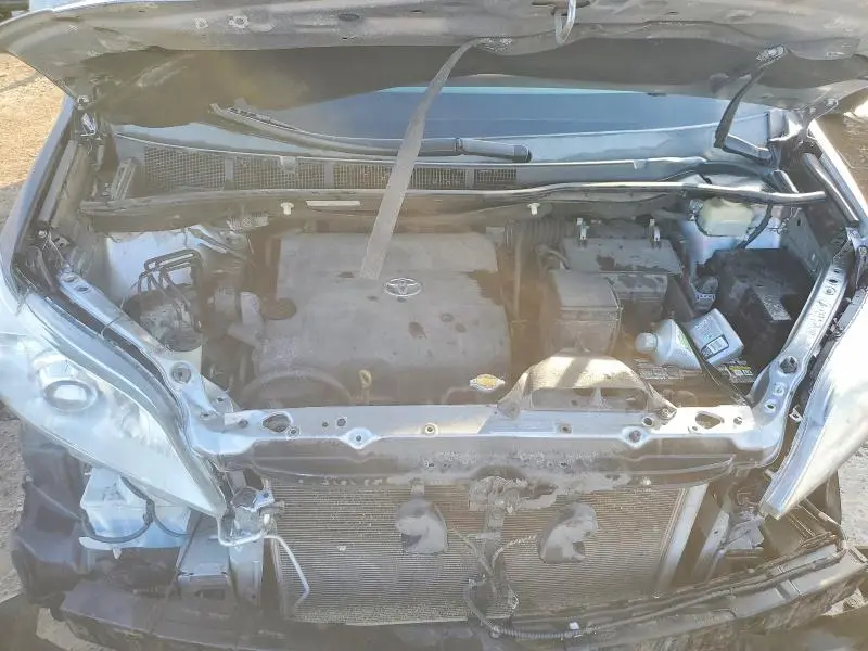 2015 TOYOTA SIENNA LE 8-PASSENGER  