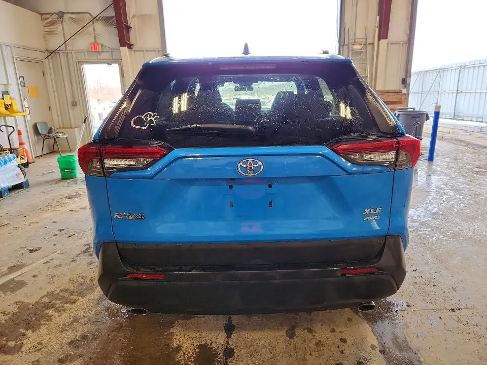 2021 TOYOTA RAV4 XLE  