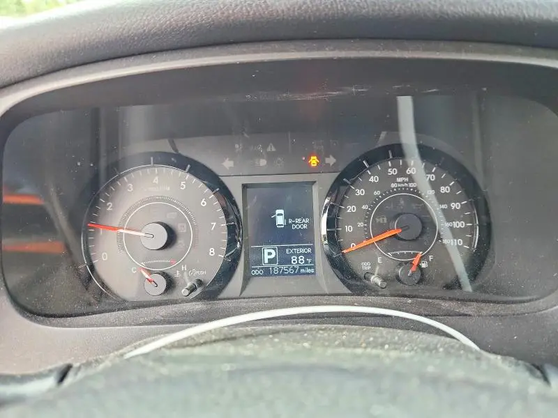 2017 TOYOTA SIENNA LE  