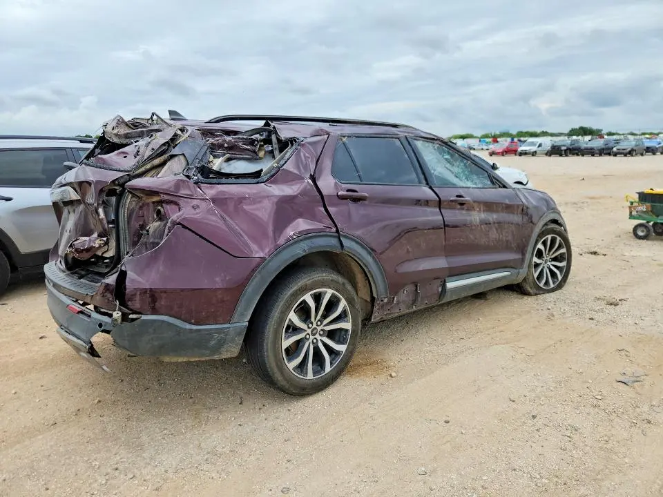 2022 FORD EXPLORER XLT  