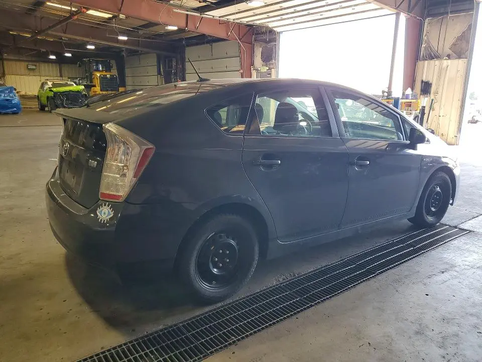 2010 TOYOTA PRIUS III  