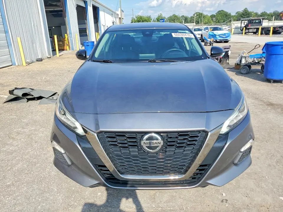 2022 NISSAN ALTIMA SR  