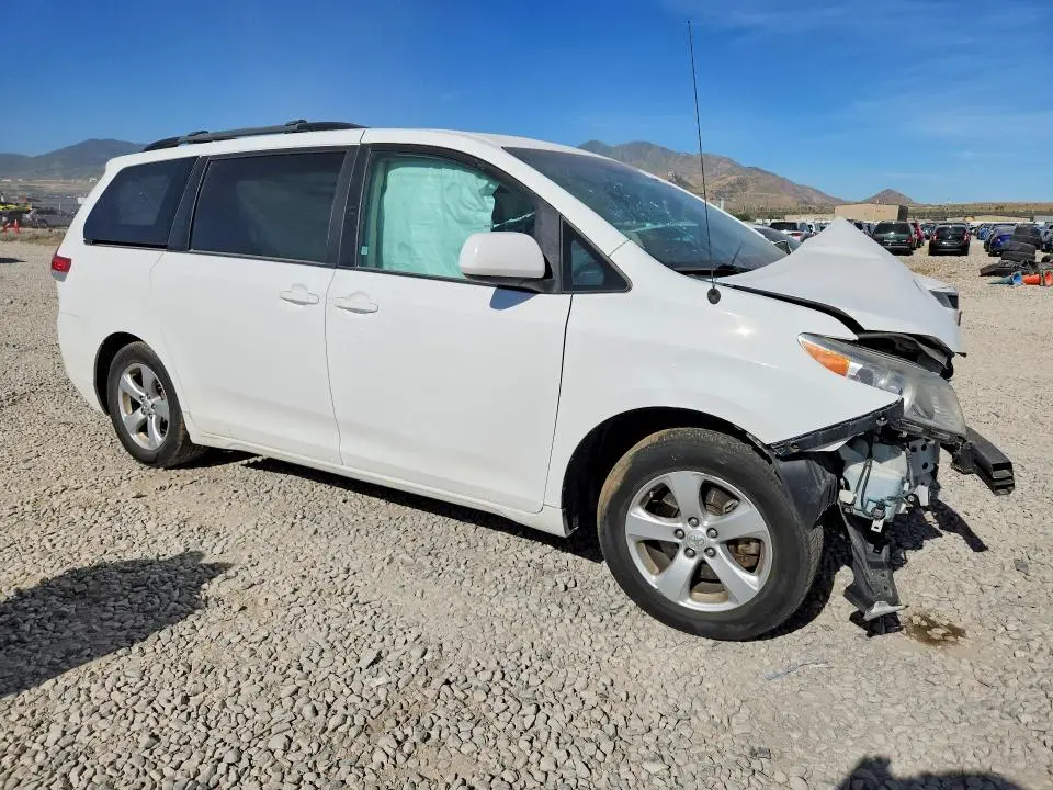 2011 TOYOTA SIENNA LE  