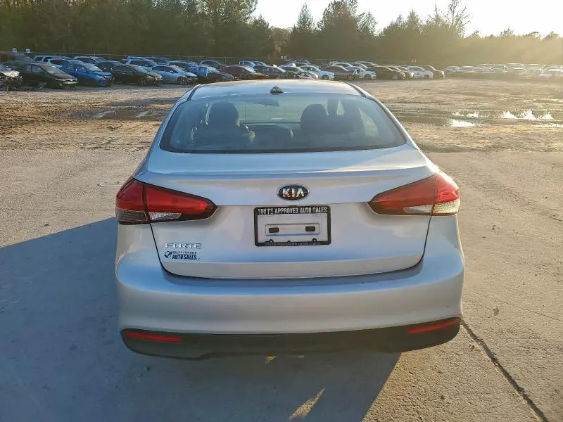 2017 KIA FORTE LX  