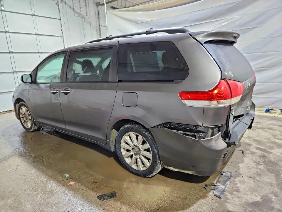 2014 TOYOTA SIENNA   