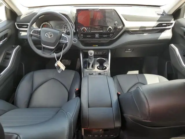 2024 TOYOTA HIGHLANDER LE  
