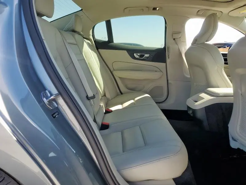 2021 VOLVO S60 T5 MOMENTUM  