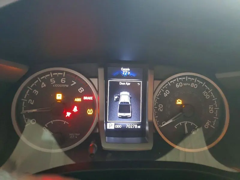 2017 TOYOTA TACOMA SR5 V6  