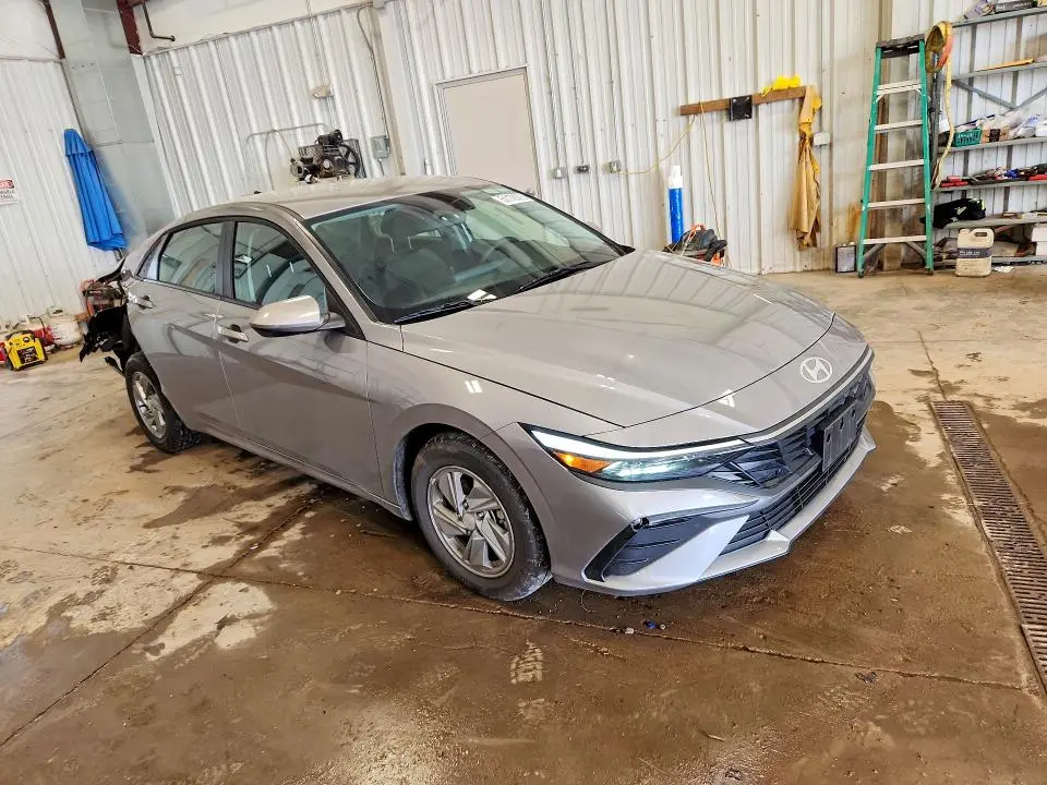 2025 HYUNDAI ELANTRA SE  