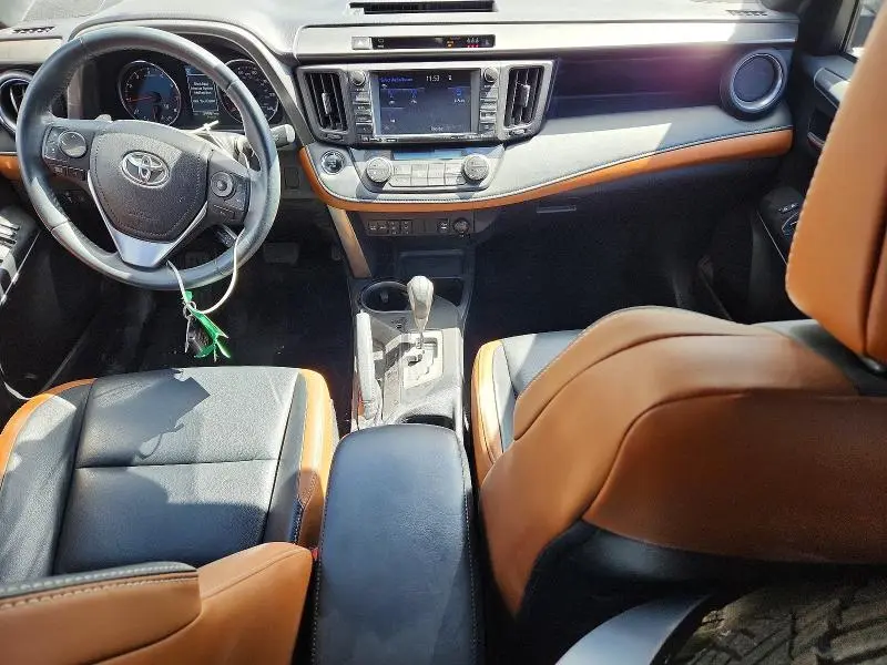 2017 TOYOTA RAV4 SE  