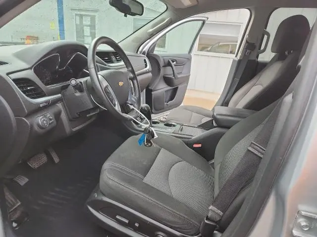 2017 CHEVROLET TRAVERSE LT  