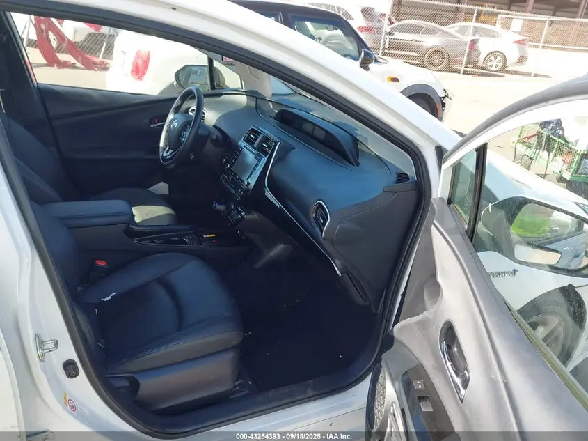 2022 TOYOTA PRIUS XLE