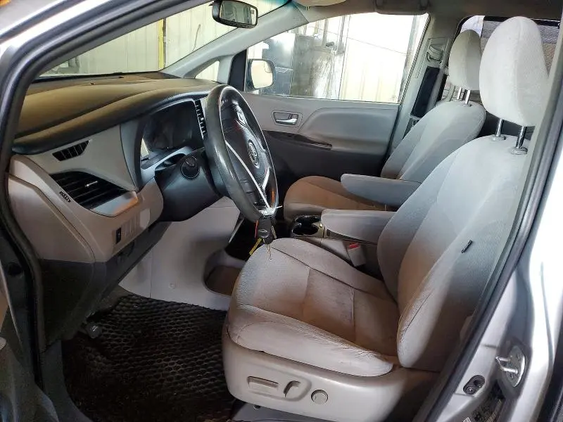 2016 TOYOTA SIENNA LE  