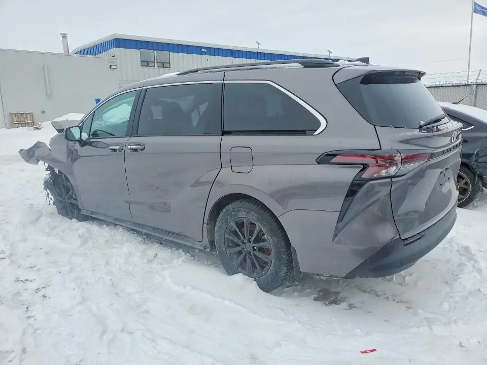 2024 TOYOTA SIENNA   