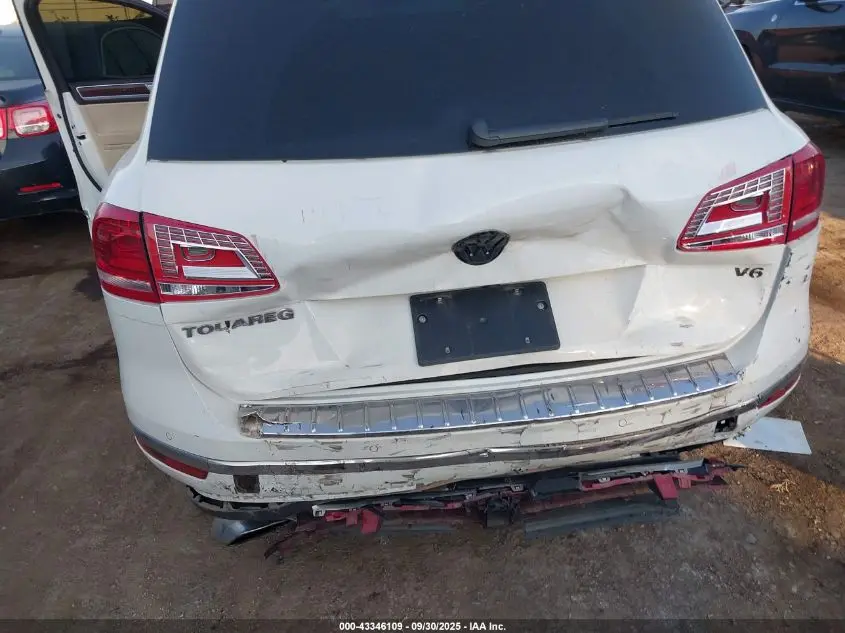 2015 VOLKSWAGEN TOUAREG V6 LUX