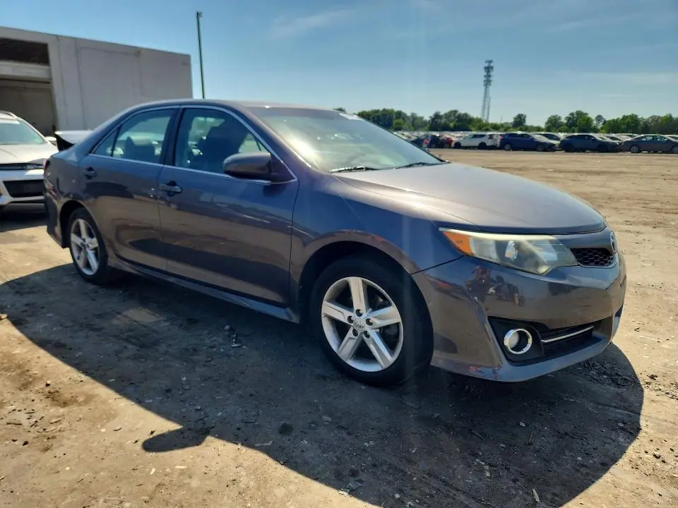 2013 TOYOTA CAMRY SE  