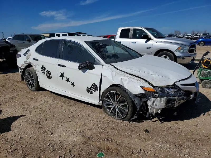 2021 TOYOTA CAMRY SE  