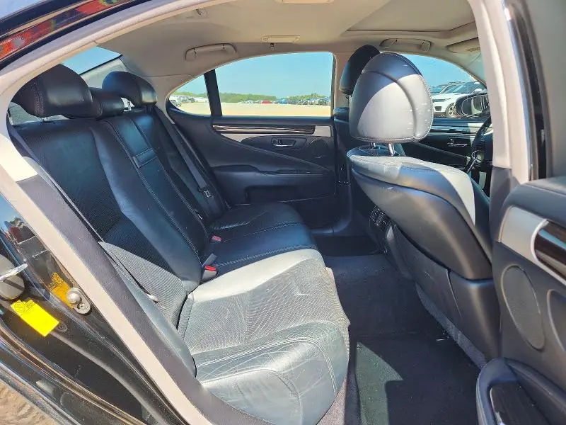 2013 LEXUS LS 460  