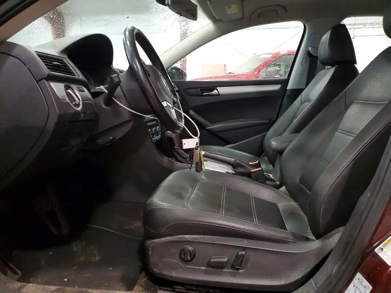 2012 VOLKSWAGEN PASSAT   