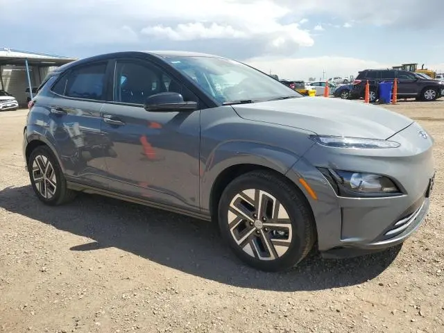 2023 HYUNDAI KONA SE  