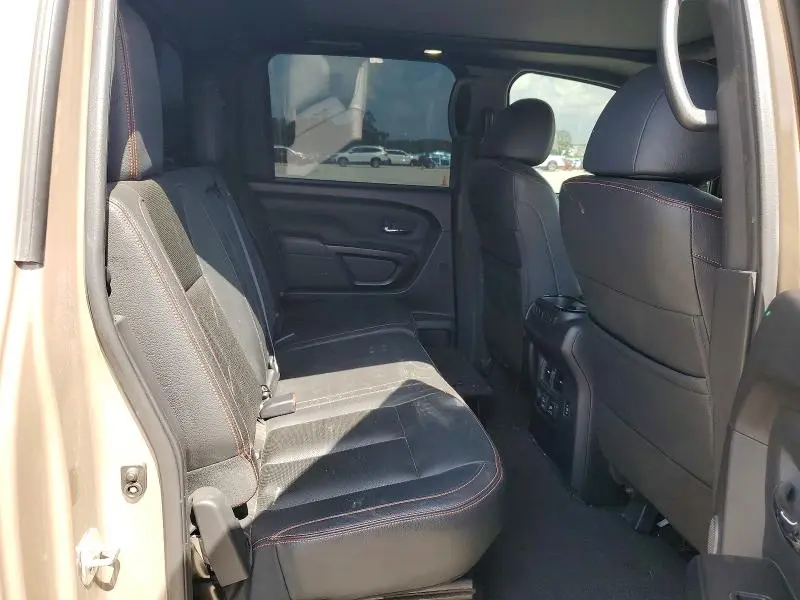 2024 NISSAN TITAN SV  