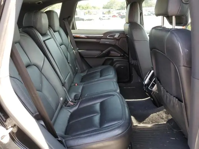 2016 PORSCHE CAYENNE S  
