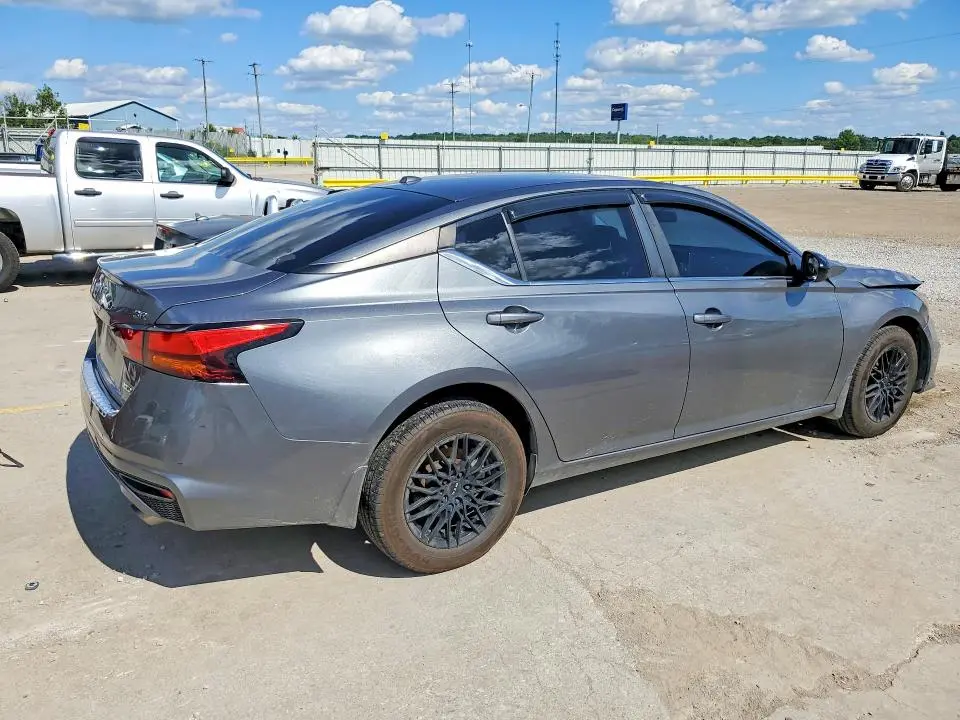 2019 NISSAN ALTIMA SR  