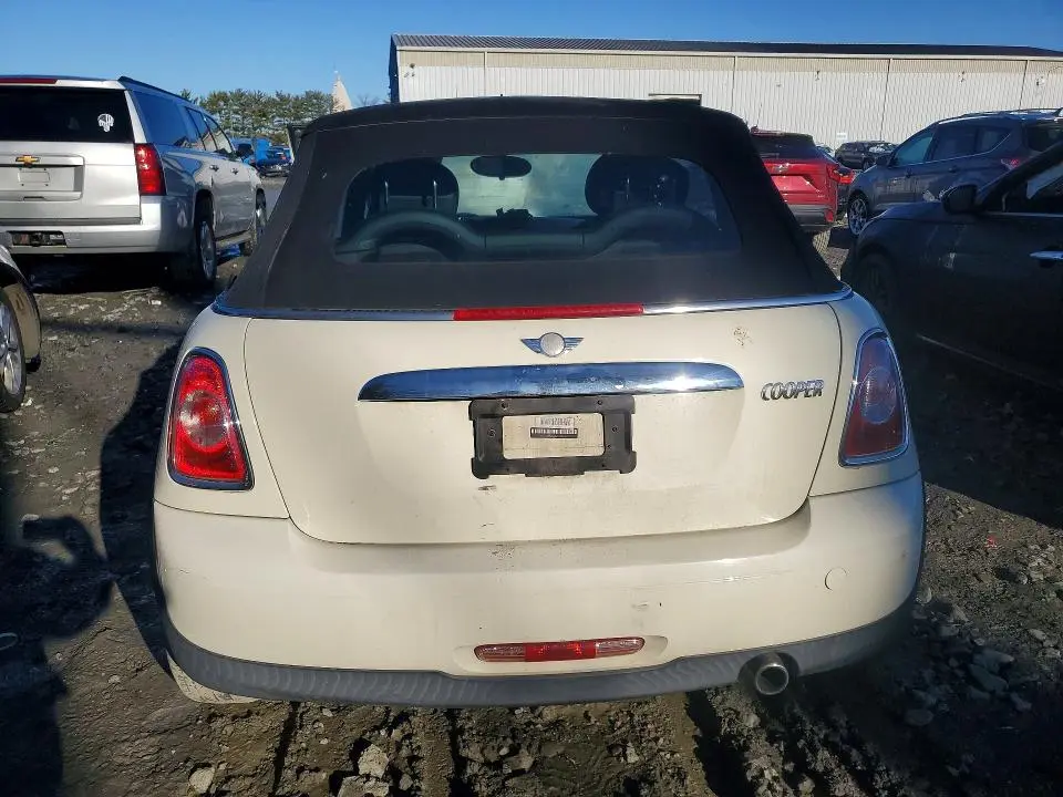 2011 MINI COOPER   