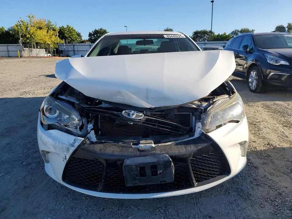2015 TOYOTA CAMRY SE  