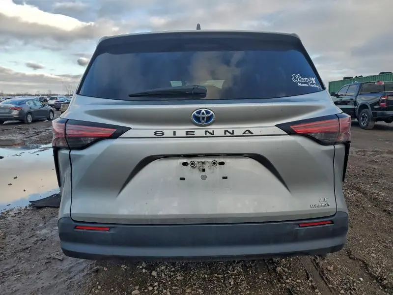 2021 TOYOTA SIENNA LE  