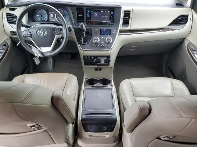 2017 TOYOTA SIENNA XLE  